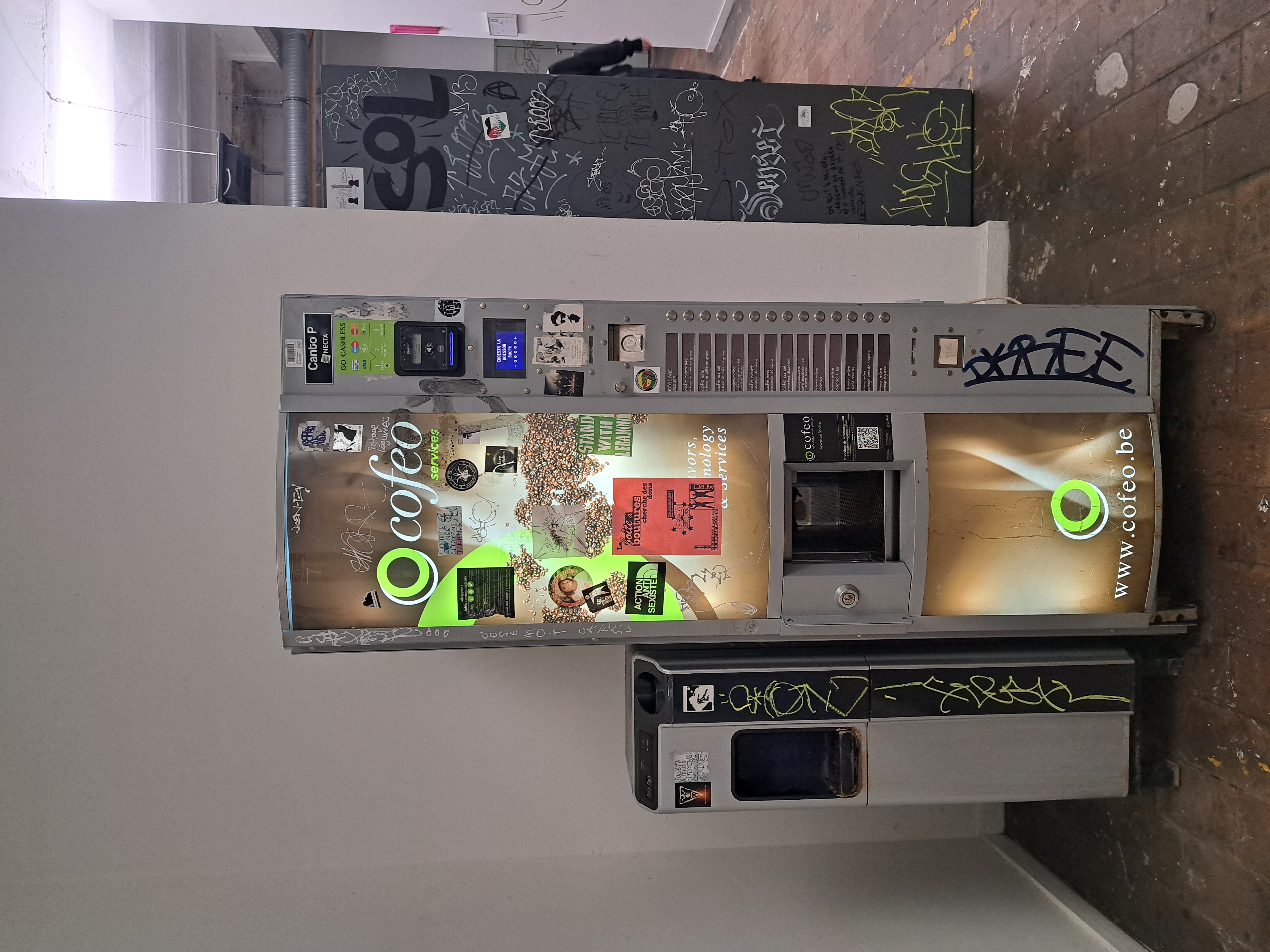 Photo de Machine à café en panne un jour sur deux